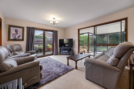Photo of property in 22 Broadfell Avenue, Avonhead, Christchurch, 8042