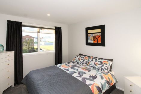Photo of property in 28 Feist Street, Carterton, 5713