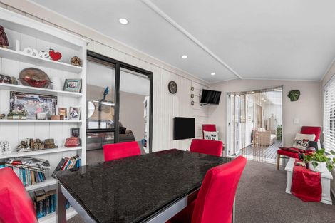 Photo of property in 9 Le Havre Place, Takanini, 2112