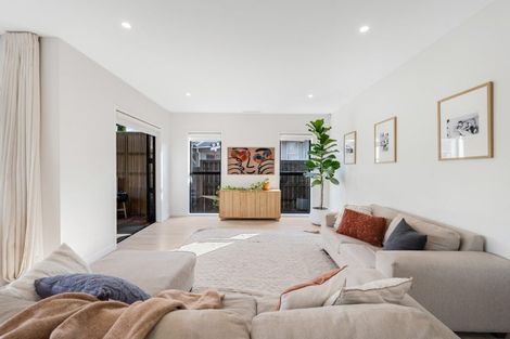 Photo of property in 25a Marvon Downs Avenue, Pakuranga Heights, Auckland, 2010