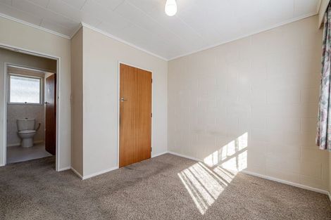 Photo of property in 26 Westmere Place, Takaro, Palmerston North, 4412
