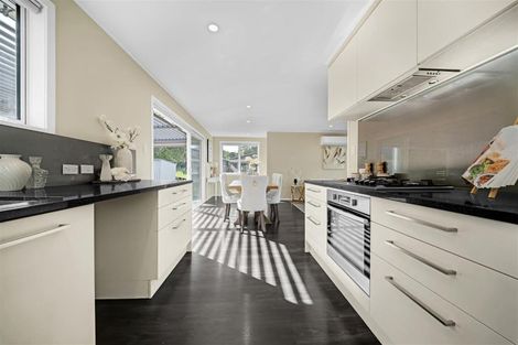 Photo of property in 19 Deverell Place, Northcross, Auckland, 0632