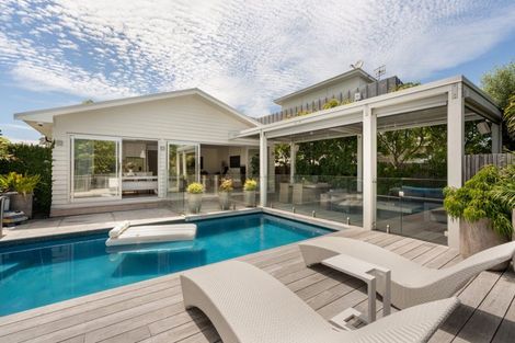 Photo of property in 22 Oceanview Road, Mount Maunganui, 3116