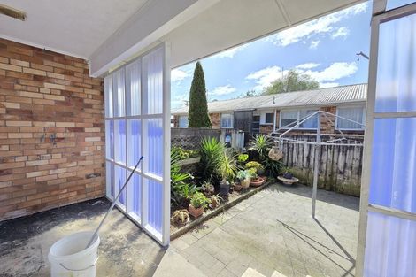 Photo of property in 2/28 West Coast Road, Glen Eden, Auckland, 0602