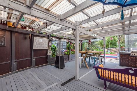 Photo of property in 6a Tallington Crescent, Torbay, Auckland, 0630