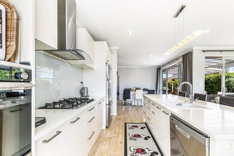 Photo of property in 17 Larmer Drive, Kumeu, 0810