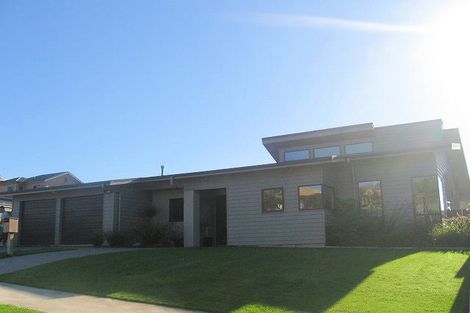 Photo of property in 48 Navigation Drive, Whitby, Porirua, 5024