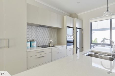 Photo of property in 26 Komanawa Lane, Mount Wellington, Auckland, 1062
