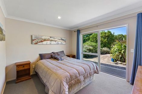 Photo of property in 52 Harakeke Road, Te Horo, Otaki, 5581