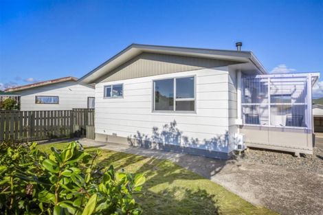 Photo of property in 3 Toporoa View, Ascot Park, Porirua, 5024