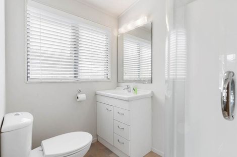 Photo of property in 28 Meadowvale Rise, Titirangi, Auckland, 0604