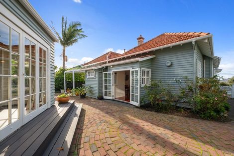 Photo of property in 58 Hinemoa Street, Birkenhead, Auckland, 0626