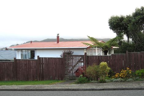 Photo of property in 51 Cotswold Crescent, Newlands, Wellington, 6037