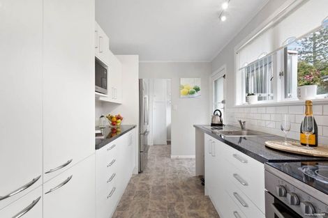 Photo of property in 5 Hartley Terrace, Massey, Auckland, 0614