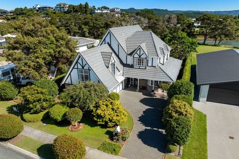 Photo of property in 140 Moana Anu Anu Avenue, Whangamata, 3620