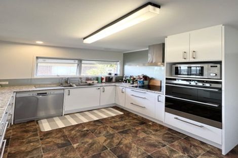 Photo of property in 33 Sartors Avenue, Northcross, Auckland, 0630