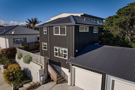 Photo of property in 28b Mana Esplanade, Paremata, Porirua, 5026