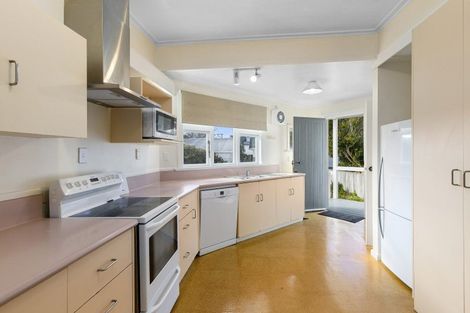 Photo of property in 33 Firth Terrace, Karori, Wellington, 6012