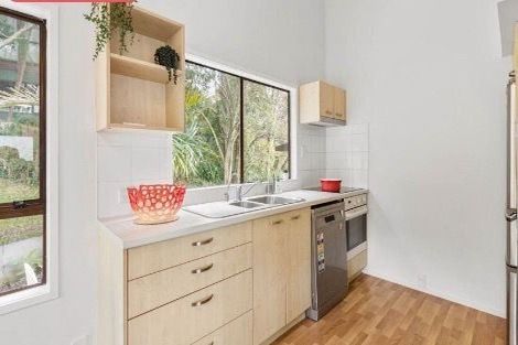 Photo of property in 2/74 Ayton Drive, Totara Vale, Auckland, 0629