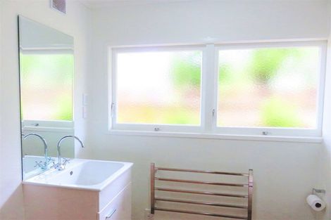 Photo of property in 8/77 Old Lake Road, Narrow Neck, Auckland, 0624