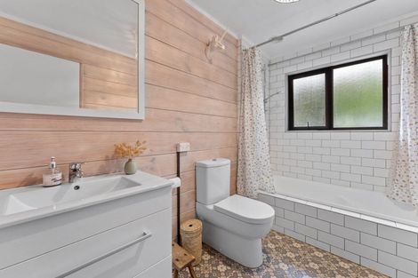 Photo of property in 99 Waitea Road, Muriwai, Waimauku, 0881