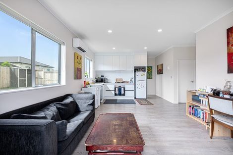 Photo of property in 13 Walter Ruddock Avenue, Kumeu, 0810