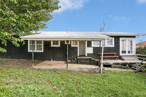 Photo of property in 1 Booth Crescent, Tuakau, 2121
