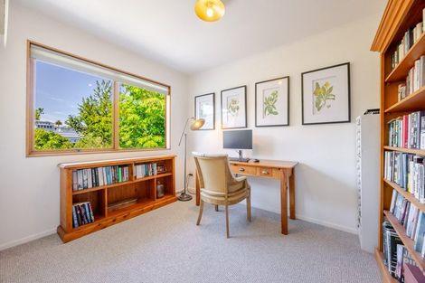 Photo of property in 17 Roslyn Road, Bluff Hill, Napier, 4110