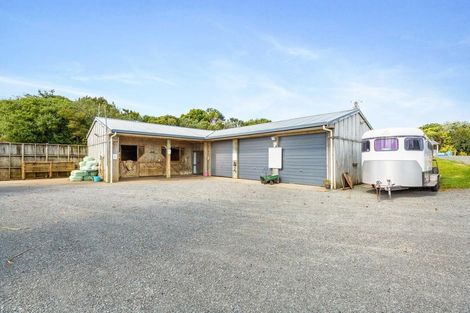 Photo of property in 132 Muriwai Valley Road, Muriwai, Waimauku, 0881