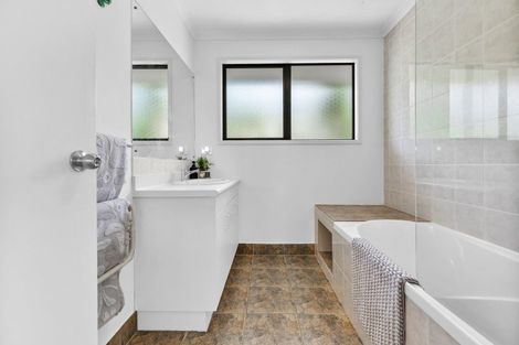 Photo of property in 30 Mariner Drive, Gulf Harbour, Whangaparaoa, 0930