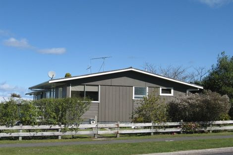 Photo of property in 11 Besley Place, Acacia Bay, Taupo, 3330