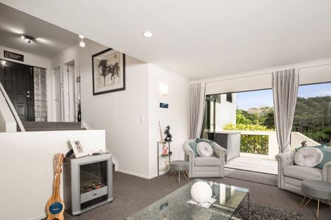 Photo of property in 35 Vermeer Place, West Harbour, Auckland, 0618