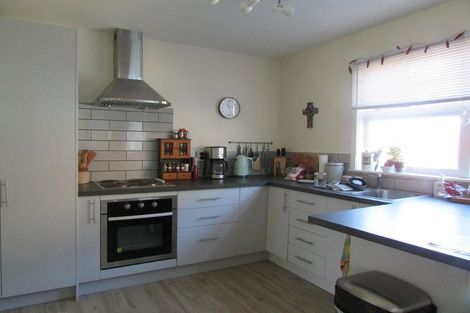 Photo of property in 2 Hawkhurst Road, Lyttelton, 8082