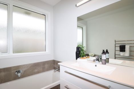 Photo of property in 28 Feist Street, Carterton, 5713