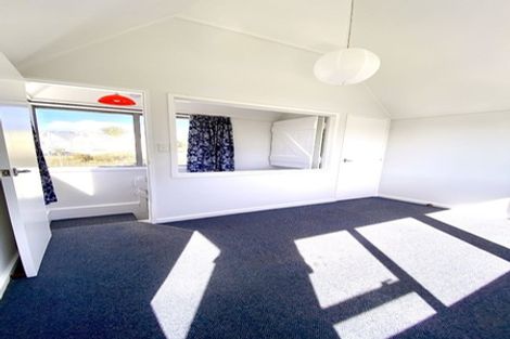 Photo of property in 126 Akaroa Drive, Maupuia, Wellington, 6022