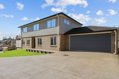 Photo of property in 543 Scenic Drive, Waiatarua, Auckland, 0612