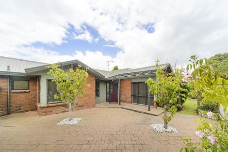 Photo of property in 127 Summerhill Drive, Fitzherbert, Palmerston North, 4410