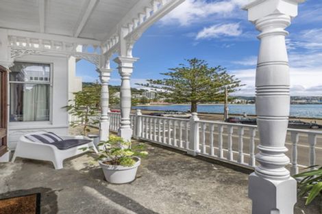 Photo of property in 320 Oriental Parade, Oriental Bay, Wellington, 6011