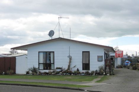 Photo of property in 86 Strathmore Avenue, Levin, 5510