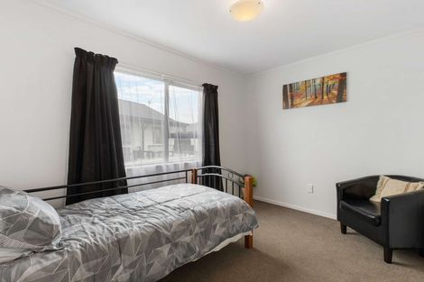 Photo of property in 24a Edgewater Parade, Waiuku, 2123