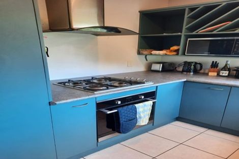 Photo of property in 8 Forbes Lane, Newlands, Wellington, 6037