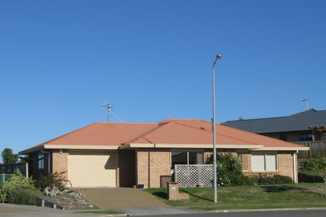 Photo of property in 27 Crown Hill, Paraparaumu, 5032