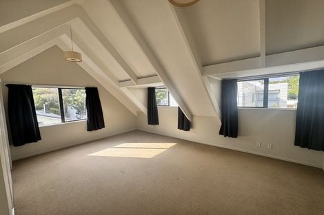 Photo of property in 6 Tiketike Way, Brooklyn, Wellington, 6021