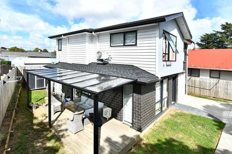 Photo of property in 27a Seaward Place, Wattle Downs, Auckland, 2103