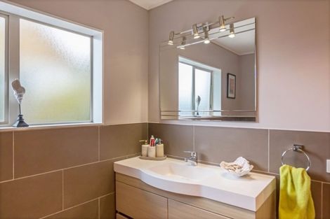 Photo of property in 5 Shadon Place, Stanmore Bay, Whangaparaoa, 0932