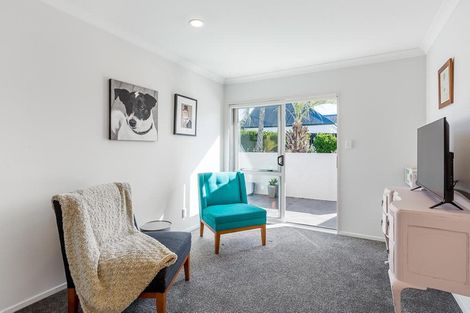 Photo of property in 32 Sunny Crescent, Huapai, Kumeu, 0810