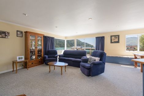 Photo of property in 17 Okiwi Crescent, Okiwi Bay, French Pass, 7193