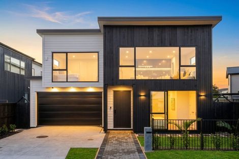 Photo of property in 7 Picnic Point Road, Hobsonville, Auckland, 0616