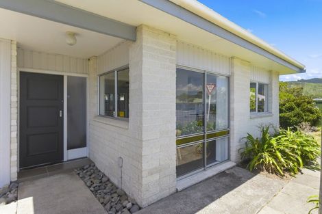 Photo of property in 2 Cypress Grove, Paraparaumu, 5032
