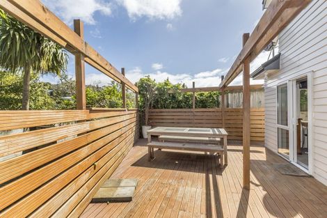 Photo of property in 7/16 Black Rock Road, Newlands, Wellington, 6037